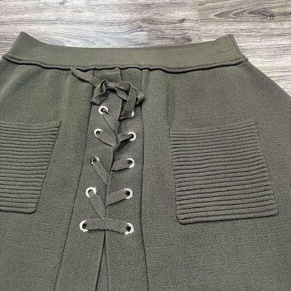 Few Moda Green Knit Skirt with pockets - Picture 2 of 4